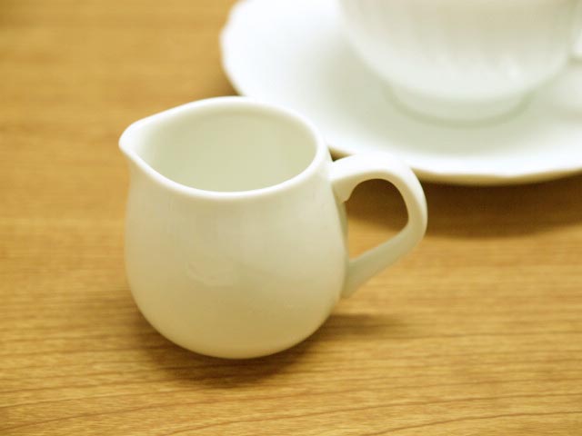 樂天商城 - 【数量限定！在庫限り！！】取っ手付きシンプルクリーマー　アイボリー