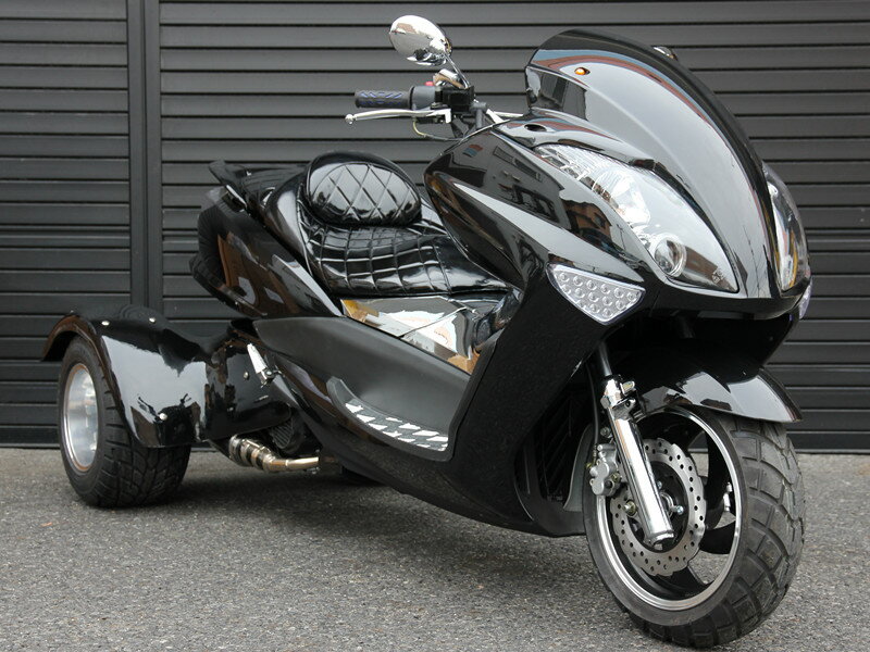 大型スクータートライク200cc整備済完成車　三輪バイク公道走行高速可ノーヘル二人乗り　LEDライトLEDテールLEDウインカーエナメルシートメッキカウルHL200XB2のサムネイル