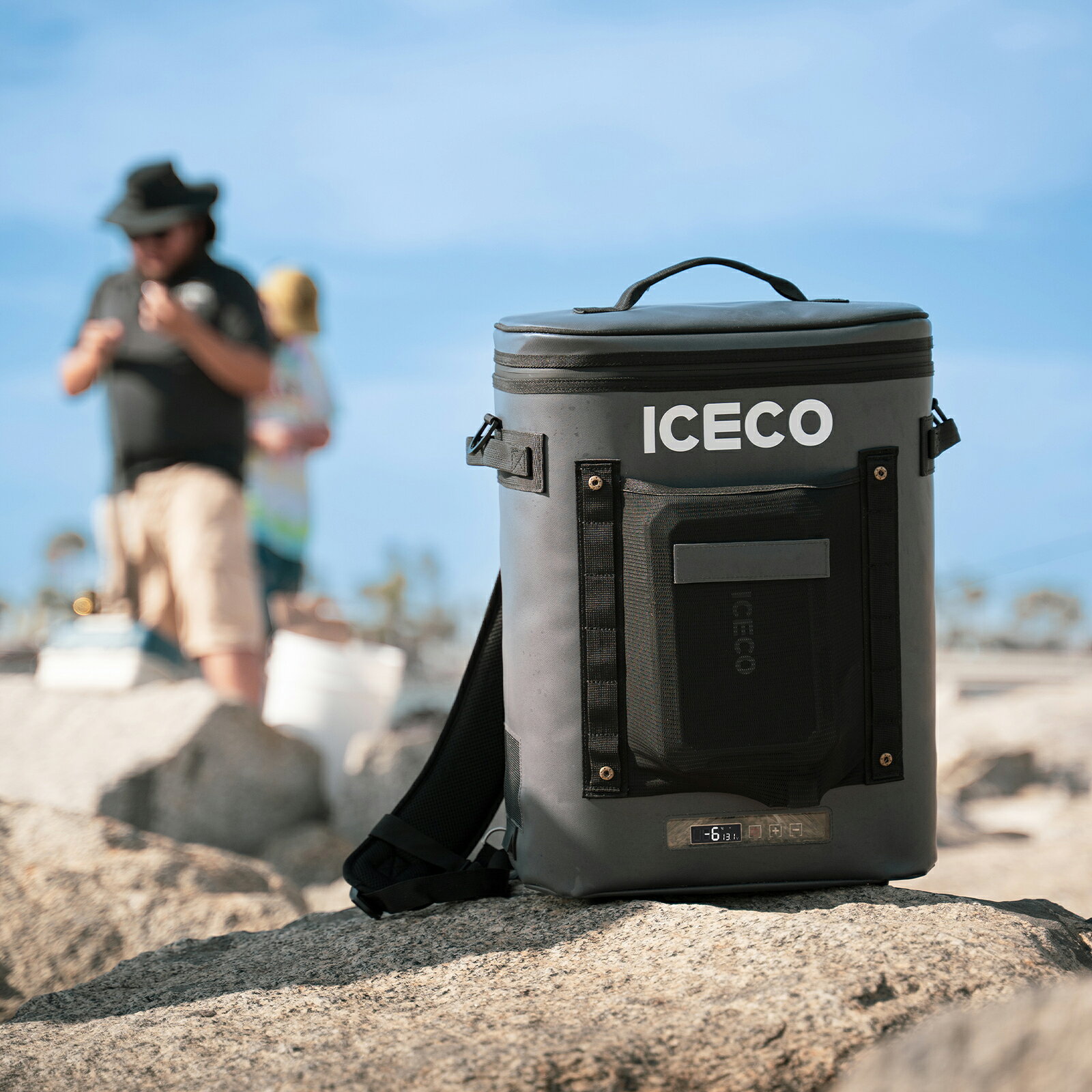 【28%OFF！新発売限定背負いベルトプレゼント】ICECO GOPACK12 ポータブル冷蔵庫+バッテリーセット 12L −6℃～10℃ コンパクト 持ち運び便利 クーラーボックス 車載冷蔵庫 急速冷凍 省エネ 静音 軽量 7.1kg 防水 TPU 3WAY 電源対応 DC12V/24V AC100V キャンプ 車中泊 ビーチ iceco-10000070 アイスコ楽天市場店 サンプル画像2