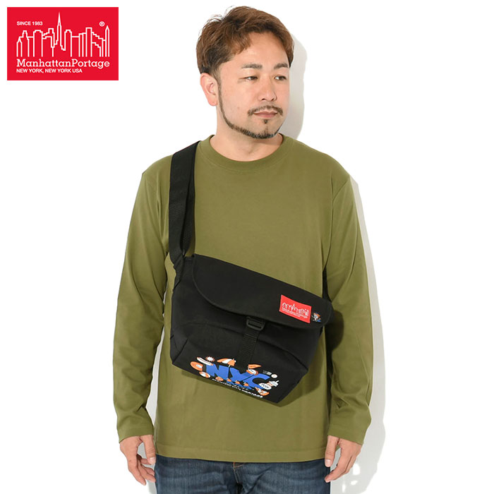 【ポイント10倍】マンハッタンポーテージ Manhattan Portage メッセンジャーバッグ TM ペイント NYC プリント ナイロン JR BP W/DIV スモール Black/Red コラボ ( TM Paint NYC Print Nylon Messenger Bag JR BP W/DIV Small Black/Red MP1605JRBPDTMP )