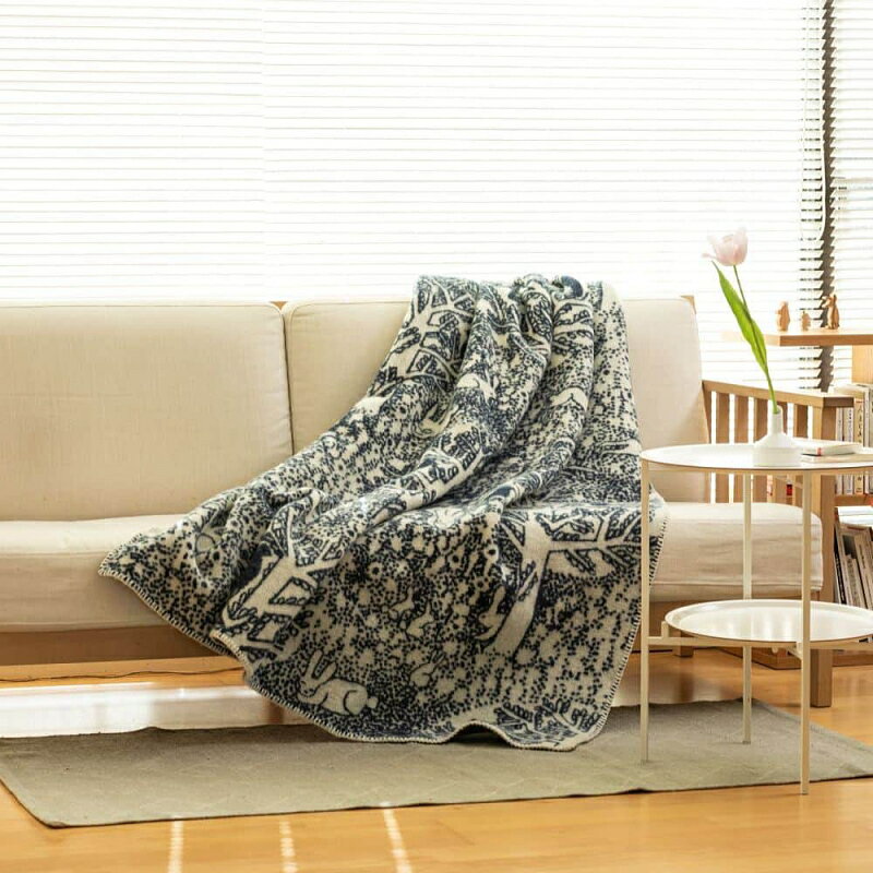 [KLIPPAN（クリッパン）] ウール シングルブランケット （130cmX180cm） rabbits play, birds rest - forest - ネイビー
