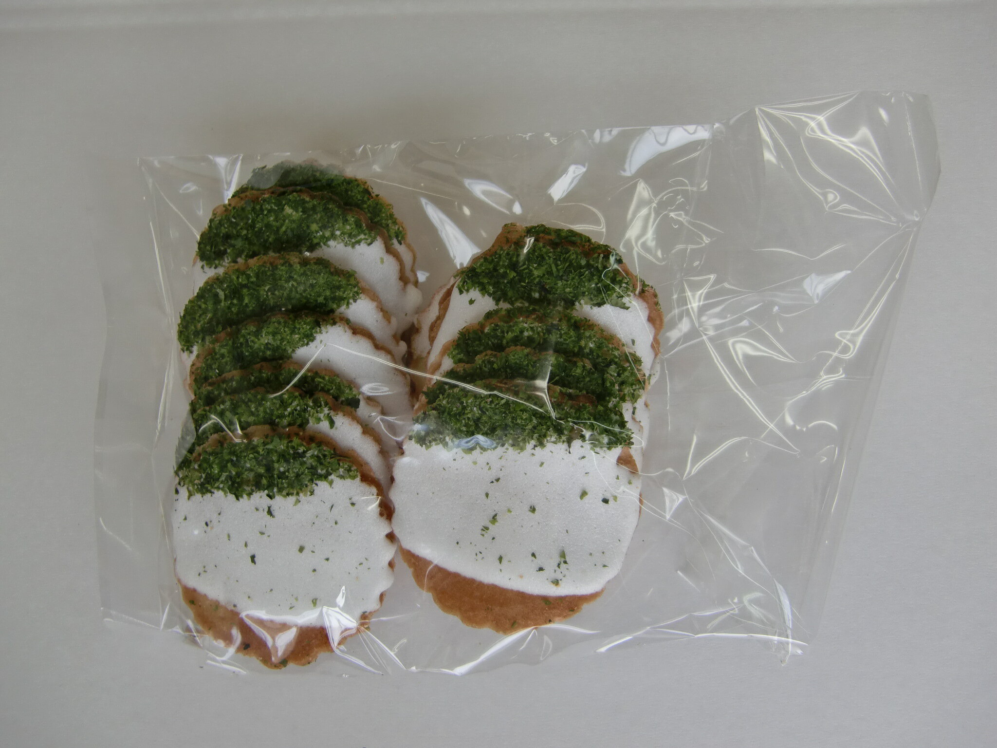 【送料無料】 札幌 『手焼き のりせんべい』 8枚入 10袋砂糖 青のり 付き 昔 懐かしい 素朴 食感 老舗 厚焼き 瓦 おせんべい お煎餅 煎餅 母 父 家...