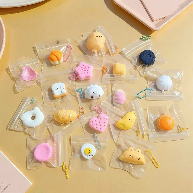 スクイーズ 20個セット 食べ物 パン ケーキ おにぎり ぷにぷに スクイーズ セット もちもち おもちゃ 低反発 柔らかい 癒し ストレス解消 玩具 フィジットトイ 本物そっくり かわいい Y2K 子供 大人 デスク 室内 遊び 指先 運動 景品 ichigoichi39-10008120 トゥモロードレッシング サンプル画像2