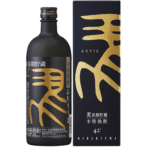 厳選した麦焼酎を樽貯蔵し、3年以上長期熟成させた数ある原酒の中から厳選した逸品です。 アルコール分42度の高濃度ならではの、深いコク、香り、まろやかな口当たりを醸しています。 ストレート、ロックでお楽しみください。 又、デザインの「ひだりうま」は昔から福を招く縁起のいい文字として喜ばれています。 ■原材料名：麦（豪州産）、麦麹 ■種麹：白麹 【飲み方】 湯割り○ 水割り○ ロック◎ ストレート◎ 炭酸割りなど、様々な飲み方でお楽しみいただけます。