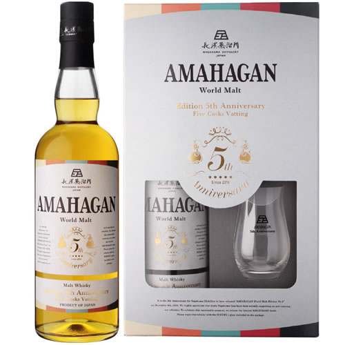 AMAHAGANの発売5周年を記念して造られた特別なワールドモルトで、現在リリースしているコアレンジ5商品の原酒全てをブレンドに使用致しました。 それぞれに個性的な5つの風味を、長濱蒸溜所のチーフブレンダーが絶妙にまとめあげています。 是非ともその味わいをお愉しみください。 【テイスティングコメント】 トップノートにはジューシーなオレンジや、瑞々しい柑橘。 赤ワイン樽由来の華やかさと、ミズナラ樽や山桜樽からは、森林浴を想わせるウッドのフレーバーと、香木のような落ち着きのあるアロマ。 さらには全体を支えるほのかにスモーキーなアクセント。 口当たりは柔らかで、桜を添えた和菓子やスミレを想わせるフローラルなテイスト、そして力強いウッドのアクセント。 アフターはややドライな印象で、きめ細やかで香ばしくスモーキーな余韻が優しく広がります。 ■原材料名：モルト（イギリス製造）