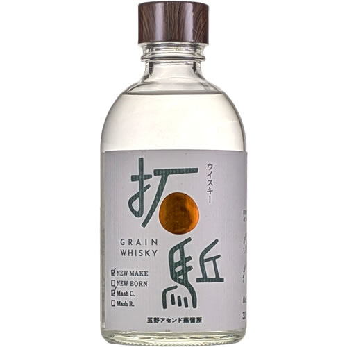 原料のデントコーンを自社で県内生産し、麦芽は茨城県産を使用、国産原料100%で製造した、樽詰め前のニューメイクウイスキーです。 雑味を抑えたカッティングを行った、コーン由来のフルーティな香りと優しい甘みをお愉しみください。 玉野アセンド蒸留所は、親会社である「株式会社建設技術研究所」の社内ベンチャー事業として2023年1月に設立、2024年7月よりウイスキーの製造を開始しました。 蒸留所建物としては、平成29年に廃校になった玉野小学校をリノベーションして活用しています。 また、蒸留所にほど近い相馬市玉野地区の農地でトウモロコシ、ライ麦を自社栽培し、これらを主原料としたグレーンウイスキーを製造しています。 もう一つの原料である麦芽も含め、国産原料100%での製造を行っています。 玉野地区でよく育った原料と阿武隈高地の清冽な湧水、冷涼かつ寒暖差の大きな気候に恩恵を受け、香り高く甘みを感じるウイスキーを製造しています。 ■原材料名:モルト、グレーン ■原料原産地名:相馬市玉野産コーン、茨城県産麦芽