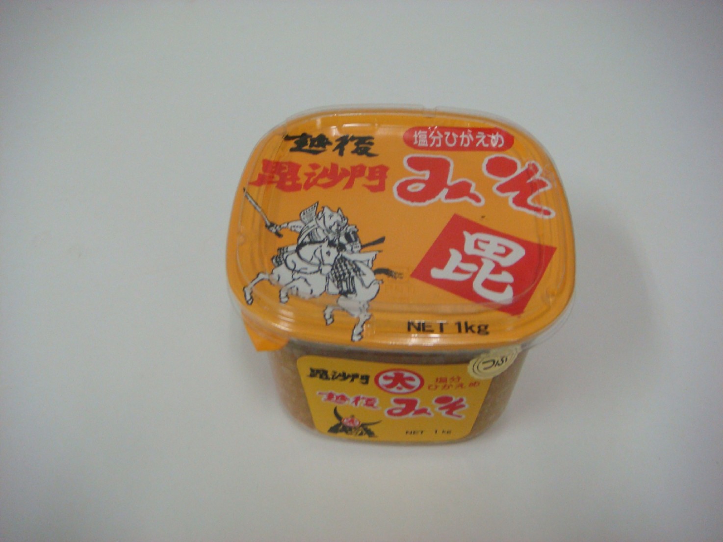 ※送料無料について 沖縄県は、送料無料の対象外でございます。 別途送料を頂戴いたします。 米は新潟上越地区・大豆は新潟県産を中心に 水は妙高高原からのおいしい水を 発酵力の弱い麹で 1年寝かすことによって、とても滑らかな 味噌が出来上がります。 【天然で発酵させた昔ながらの手作りみそ】 冬に仕込んで天然発酵させた昔ながらの 手作り味噌です。 商品紹介 品名 米味噌　つぶカップ 原材料 大豆、米、食塩、酒精 【遺伝子組み換え大豆は使用しておりません】 内容量 1．0kg×5個 賞味期限 別途記載 保存方法 直射日光を避け、 常温で保存してください。 製造者 太田醸造株式会社 新潟県妙高市諏訪町2-2-7 栄養成分表示（100g当たり） 熱量 198kcal たんぱく質 10．9g 脂質 3．6g 炭水化物 31．8g ナトリウム 5．1g（（食塩　12．5g） （この表示値は目安です。） ※こちらは普通便で発送いたします。