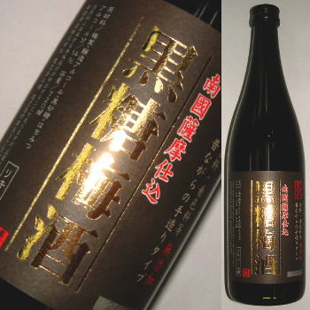 DATA 鹿児島県の焼酎蔵「本坊酒造」の黒糖梅酒です。 デザイン、ボトルがリニューアルしました。 厳選した梅の実をミネラルをたっぷり含んだ奄美特産の黒糖と純良な焼酎に漬け込み蜂蜜を加え、一年以上ゆったりと 熟成させた個性豊かな梅酒です。 コクのある黒糖の香ばしい風味と梅の実の爽やかな酸味が ほどよく調和した、鹿児島生まれの変わり種梅酒。 ■容量／720ml