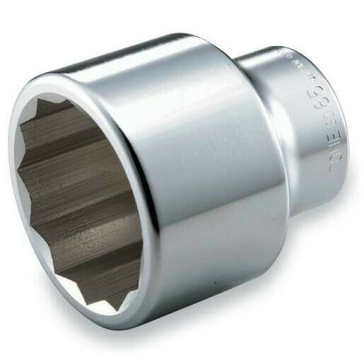 TONE(トネ)の一覧はこちら●差込角25.4mm(1inch)●二面幅63mm●12角●二面幅63mm●ミリ●構造用鋼●大型ボルト・ナットの締付け、緩め作業用。●スタンダードタイプの対辺12角形状です。差し込み後、トルクをかけてもナメにくくなっています。●その他特殊形状・仕様のソケット製作も承っております。お見積りの際はTONEホームページ「カスタムオーダー」にてご確認ください●インパクトレンチなど動力工具には使用しないでください。【商品サイズ】縦(mm)　89横(mm)　89高さ(mm)　95【商品重量】重量(kg)　1.9JANCD:4953488003260【銀行振込・コンビニ決済】等前払い決済予定のお客様へ当商品は弊社在庫品ではなく、メーカー在庫品です。在庫確認後に注文確認を行い、お支払いのお願いを送信させて頂きます。休業日、14:00以降のご注文の場合は翌営業日に上記手続きを行います。お時間が掛かる場合がございます。