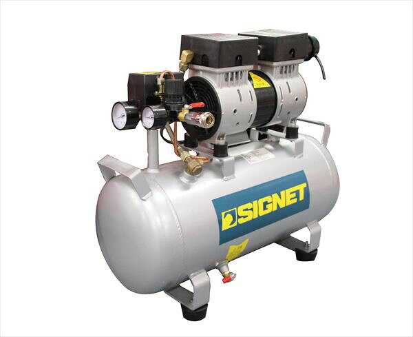 SIGNET(シグネット)の一覧はこちらアルミ製タンクでさびにくい●電源：100V 50/60Hz●電動機出力(HP)：1●タンク容量(L)：30●騒音(db)：72●使用最高圧力(MPa)：0.78(8kgf/m2)●空気接続口：Rc1/4ワンタッチカプラー(エアーコック付)●サイズ(mm)：W600xD350xH570●質量(kg)：15.7●低騒音。●軽量。●オイルレス。●アルミ製タンクでさびにくい。JANCD:4712818962345【銀行振込・コンビニ決済】等前払い決済予定のお客様へ当商品は弊社在庫品ではなく、メーカー在庫品です。在庫確認後に注文確認を行い、お支払いのお願いを送信させて頂きます。休業日、14:00以降のご注文の場合は翌営業日に上記手続きを行います。お時間が掛かる場合がございます。