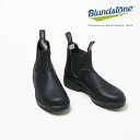 BlundstoneブランドストーンMENブランドストーン メンズサイドゴアブーツ for MENBS510 スムースレザー [2018 Spring/Summer - 春夏新作アイテム]メーカー希望小売価格はメーカー商品タグに基づいて掲載しています採寸方法については [採寸方法について] をご確認ください。［ご注意事項］＊PCや携帯の画面上で表現できる色は、お客様のご使用頂いているパソコンのモニターによって、実物とは見え方が変わる場合がございますのでご了承ください。＊商品在庫は実店舗の在庫と共有しています。在庫調整は常にしておりますが、売り切れの場合もございますのでご了承ください。商品型番BS510BLUNDSTONE（ブランドストーン）から、ラインナップのなかでも特に軽く履きやすい、クラシックモデル『サイドゴアブーツ / スムースレザー BS510』甲部分はたっぷりとオイルを染み込ませた、牛革のオイルドレザーを使用。足馴染みが良く、また水にも強くできています。ブランドストーンが得意とする、インジェクションモールディング製法によりしっかりと圧着されたアウトソールは、軽さと丈夫さを兼ね備えていると同時に、水の侵入も防ぎ、アウトドアや雨の日でも力を発揮。また、アウトソールの中には革新的なクッショニングシステム、「SPS MAX」を搭載し、まるでスニーカーを履いているかのようなクッション性の良さ、軽さ、柔らかさを備えています。ゴツゴツしないプレーントゥは、ワークパンツはもちろん、いろいろなボトムスとも相性が良く、程よいボリューム感でバランスよく穿いていただけます。また足首の部分はやや細く、スマートなので細身のパンツにも収まりが良く、キレイ目なスタイルにも合う、オールマイティーなブーツです。Blundstone(ブランドストーン) サイドゴアブーツ for MENCOODINATE 　DETAIL Coordinate ItemCURLY (カーリー) AZTEC CN SWEATER / アズテッククルーネックセーターCURLY (カーリー) DRY KNIT SHORTS / ドライニットショーツ ブランド紹介 BlundstoneBlundstone (ブランドストーン)は、1870年にオーストラリアのタスマニア島で生まれたサイドゴアブーツのブランド。シューズの輸入販売からスタートしたブランドストーンでしたが、タスマニア製レザーを用いたオリジナル製品の生産に取り組むようになり、オーストラリア陸軍にブーツを供給するまでに成長しました。1960年代になってブランドストーンを代表するサイドゴアブーツが誕生。履きやすく、丈夫であること、カジュアルなファッションに取り入れやすいことから、若者たちの間で流行し、その人気は海を渡ります。以来サイドゴアブーツを主軸とし、自社開発などに注力。軽さ・丈夫さを兼ね備えた画期的な衝撃吸収システム、ショック・プロテクション・システム (SPS)や独自のアウトソールの開発などを行い常に新境地を切り開いています。現在ではサイドゴアブーツの代表ブランドとして世界中にファンを持ち、近年では耐久性や機能性にファッション性を兼ね備えたブーツとして、アウトドアからタウンまで、シチュエーションを選ばず、幅広いフィールドで愛用されています。 Blundstone 取り扱い商品 MODELMEN(SIZE) 8 / 身長 176cm(VOICE) 普段ニューバランス26.5cm着用。厚めの靴下着用した場合サイズ8で足先に少し遊びがありますがちょうど良かったです。普通の厚みの靴下だと少しかかとが浮きましたので、サイズ7でジャストでした。 SIZEサイズJPN SIZE(目安)725.5-26cm826.5cm INFORMATION ブランド名 Blundstone (ブランドストーン) 商品名 サイドゴアブーツ for MEN 型番 BS510 カラー Voltan Black 素材 gennine leather 生産国 ベトナム製 洗濯表記 裏地 / 透け感 備考 ネコポス / メール便　利用不可