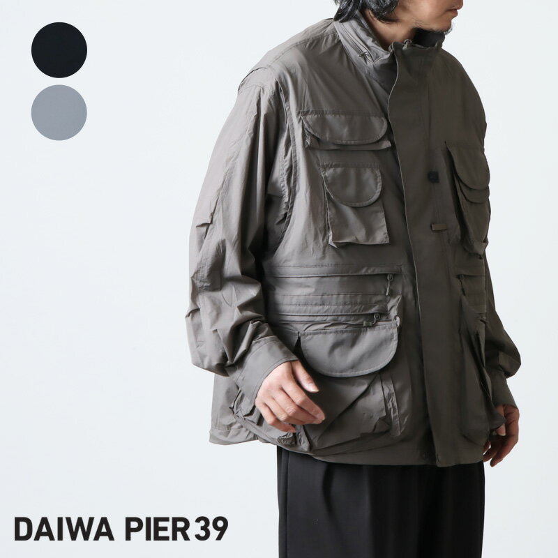 DAIWA PIER39ダイワピア39MENメンズTECH 2WAY PERFECT FISHING JACKETテック2ウェイパーフェクトフィッシングジャケットメーカー希望小売価格はメーカー商品タグに基づいて掲載しています採寸方法については [採寸方法について] をご確認ください。［ご注意事項］＊PCや携帯の画面上で表現できる色は、お客様のご使用頂いているパソコンのモニターによって、実物とは見え方が変わる場合がございますのでご了承ください。＊商品在庫は実店舗の在庫と共有しています。在庫調整は常にしておりますが、売り切れの場合もございますのでご了承ください。商品型番BJ-28023世界のフィッシング市場をリードするDAIWAより、釣りという趣向から生まれたリアルクローズライン『DAIWA PIER39（ダイワピア39）』「大自然と都市をシームレスに繋ぐ架け橋」という考えを提案するこのラインは、都市生活を満喫するためのデザインと、フィッシングを楽しむ為のアイディアが共存するアパレルコレクションです。これまで培ってきたフィッシングシーンでの経験の中に見出した発想を、日常というフィールドの中でもサポートできる拘りが細部にまで表現されています。そんなDAIWA PIER39 2023SSコレクションから、ブランドを代表するアイテム『TECH 2WAY PERFECT FISHING JACKET(テック2ウェイパーフェクトフィッシングジャケット)』今季は素材を20dの細いナイロンを使用した超軽量マイクロリップ素材にアップデート。アクリルコーティングを施すことでハリを出し、ストレッチ性も兼ね備えた素材で、撥水加工を施してあるので、快適な着心地に加え、急な天候変化にも対応。さらに今季最大の特徴としてデタッチャブルスリーブを採用することで、ベストとしても着用ができる2way仕様になりました。フロントに施された大小様々なポケットワークが印象的なデザインで、ルアーケース、タックルボックスはもちろん、サングラスやペン、スマートフォンなど、なんでも持ち運ぶことが出来る、まさにパーフェクトな収納力。立ち襟部分には簡易フードも収納されていて、急な小雨であれば対応が可能。高機能で、ストリートから、アウトドアシーン、フィッシングシーンでも活躍する一枚です。DAIWA PIER39(ダイワピア39) TECH 2WAY PERFECT FISHING JACKETCOODINATE 　DETAIL Coordinate ItemGraphpaper (グラフペーパー) S/S Oversized Pocket Tee / ショートスリーブオーバーサイズポケットTJackman (ジャックマン) Grace Gather Pants / グレースギャザーパンツDAIWA PIER39 (ダイワピア39) TECH EASY TROUSERS TWILL / テックイージートラウザース ツイルDAIWA PIER39 (ダイワピア39) TECH SWEAT 6POCKET SHORTS / テックスウェット6ポケットショーツDECHO (デコー) BERET VENTILE / ベレー ブランド紹介 DAIWA PIER39DAIWA(ダイワ)の始まりは、1958年、海外向けリールのOEM生産にさかのぼります。その後、1962年に自社ブランド「DAIWA」へと事業を発展。1977年には釣具売上高世界一を達成。以来、世界のフィッシング市場をリードしつづけています。そのDAIWAより、釣りという趣向から生まれたリアルクローズラインが『DAIWA PIER39（ダイワピア39）』「大自然と都市をシームレスに繋ぐ架け橋」という考えを提案するこのラインは、都市生活を満喫するためのデザインと、フィッシングを楽しむ為のアイディアが共存するアパレルコレクションです。これまで培ってきたフィッシングシーンでの経験の中に見出した発想を、日常というフィールドの中でもサポートできる拘りが細部にまで表現されています。 DAIWA PIER39 取り扱い商品 MODELMEN(SIZE) L / 身長 177cm(VOICE) サイズLで身幅や肩幅、アームにはゆとりがあり、着丈はちょうど良い感じ。ポケットがたくさん付いたお馴染みのディティールの良さはもちろん、袖を外してベストにしてもかっこいいので、長いシーズンで使えます。 SIZEサイズ肩幅身幅袖丈着丈袖口S51cm67.5cm59cm72.5cm12cmM54cm69.5cm60cm74cm12cmL56cm72.5cm63cm77cm13cm INFORMATION ブランド名 DAIWA PIER39 (ダイワピア39) 商品名 TECH 2WAY PERFECT FISHING JACKET 型番 BJ-28023 カラー Mocha Brown , Black , Gray 素材 表地：ナイロン86% ポリエステル14%　裏地：ポリエステル100% 生産国 中国製 洗濯表記 裏地 / 透け感 裏地あり伸縮あり 備考 ネコポス / メール便　利用不可