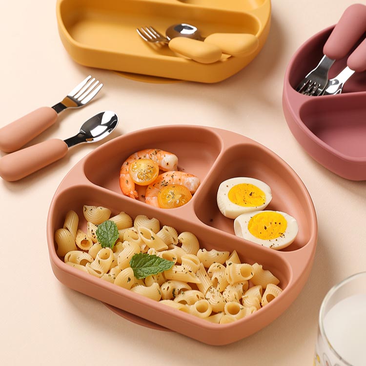 icw楽天市場店のベビー食器 ベビー食器 ベビー シリコン シリコンプレート 吸盤付き 食器 離乳食 お皿 仕切り くすみカラー ワンプレート お食事 男の子 女の子 出産祝い ギフト｜アングル2