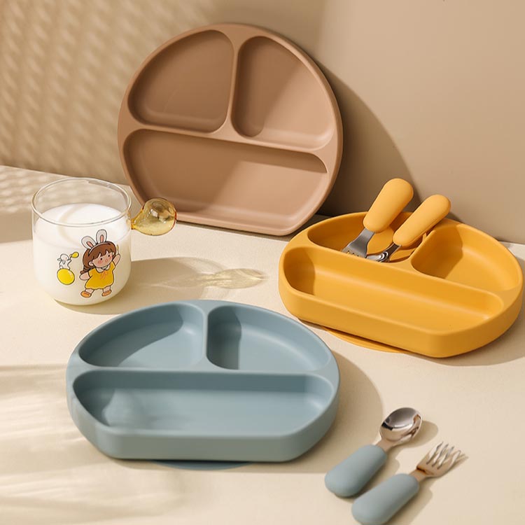 icw楽天市場店のベビー食器 ベビー食器 ベビー シリコン シリコンプレート 吸盤付き 食器 離乳食 お皿 仕切り くすみカラー ワンプレート お食事 男の子 女の子 出産祝い ギフト｜アングル3