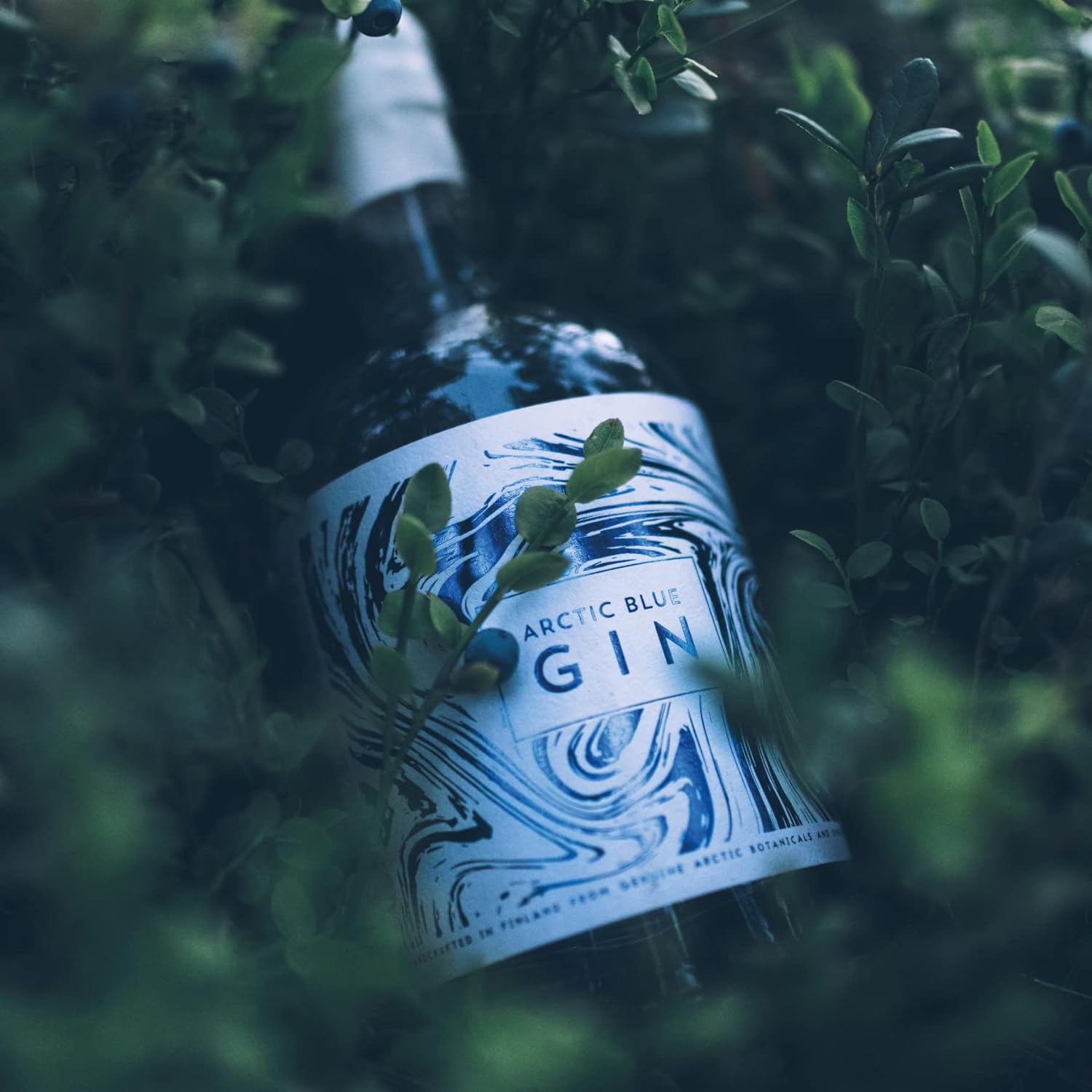 アークティック ブルー ジン（Arctic Blue Gin） - 北極圏の自然のエッセンスをボトルの中に閉じ込めたフィンランド産のジン 46% 500ml