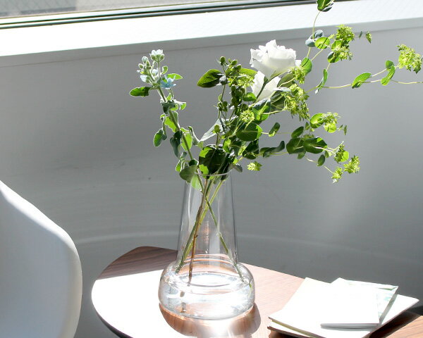 ホルムガード フローラ ベース 24cm ロング クリア Holmegaard Flora vase 【花瓶 マウスブロウ（手吹き） フラワーベース ギフト 結婚祝い プレゼント 贈り物】の写真