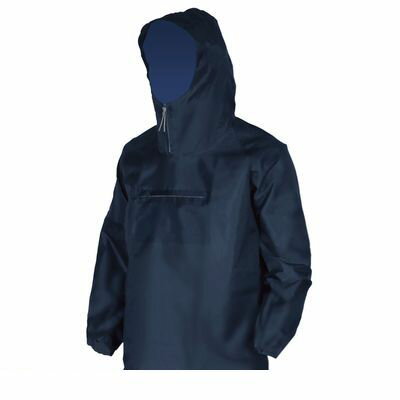 喜多メーカーお問い合わせ：0800-200-1697●肩や腕が動かしやすい、ラグラン袖を採用!●ちょっとした小物入れに便利な、ファスナー付胸ポケット●手首ゴム採用で、小さなゴミや風を防ぎます!●フード部分はファスナー＆しぼりヒモ、裾部分はしぼりヒモで上と下からの風の侵入をブロック!●防風・撥水加工で冷たい風や寒さから体をガード!●適用身長(cm)：165〜170●胸囲(cm)：90〜98●ウエスト(cm)：80〜88