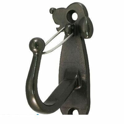 【商品説明】L1=100mm L2=81mm W1=43mm W2=30mm H=64mm D=25mm d=6.0mm t=5mm取付ネジ穴径=6.0mmカラー=ブロンズ風 ■ステレンスにブロンズ塗装使用荷重 80kg省スペース設計で、お家の壁に簡単に設置できます。お散歩帰りなど、わんちゃんの一時的なつなぎ留めに便利なリードフックです。簡易ストッパー付きステンレス製なので、防錆性・耐候性に優れ丈夫で長持ち。玄関先やドッグランにもどうぞ。お部屋のインテリアにもなるかわいいデザインです。4969968561441