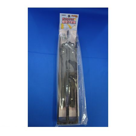 【商品説明】■折りたたみ式棚受け金具です。狭いスペースのキッチン回りや家車スペースの棚受けに最適です。机を少し大きくしたい 。便利な折りたたみテーブルも簡単に作れます。アイデア次第でスペースを有効活用できます。■ストッパー機構で安全■材 質：鋼板■付 属ビス：丸皿木ネジ（ユニクロ）M3.8×16（6本）、M3.8×20（6本）■耐荷重：40 kg（■耐荷重は2 本当たりの数値です。また、壁面への取付方法、取付ピッチによっても変わってくる事がありますので参考値です。）■梱 包：1セット (2本）ビニール袋入り■色：黒■サイズ：400mm4949541103329