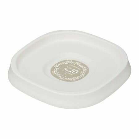 【商品説明】室内の観葉植物の水やりをする時に、鉢底から流れ出た余分な水を受け止めるために使用する鉢受皿。従来のプラスチック製の受皿よりも、インテリア性の高いデザインでお部屋の雰囲気に溶け込みます。鉢底から流れ出た汚れた水は、プレート中央の凹に集まるので、鉢皿面の流れが目立ちにくく、清潔に飾れます。植木鉢の鉢皿としてだけでなく、インテリア雑貨や多肉植物・サボテン苗などを載せて飾れるトレイとしても利用できます。4905980415515