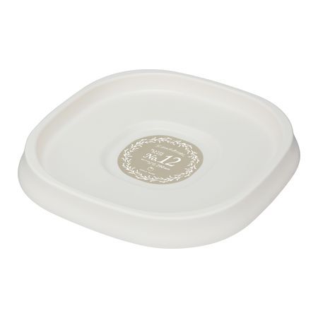 【商品説明】室内の観葉植物の水やりをする時に、鉢底から流れ出た余分な水を受け止めるために使用する鉢受皿。従来のプラスチック製の受皿よりも、インテリア性の高いデザインでお部屋の雰囲気に溶け込みます。鉢底から流れ出た汚れた水は、プレート中央の凹に集まるので、鉢皿面の流れが目立ちにくく、清潔に飾れます。植木鉢の鉢皿としてだけでなく、インテリア雑貨や多肉植物・サボテン苗などを載せて飾れるトレイとしても利用できます。4905980415614