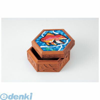 ●商品はイメージです（※工作例の場合があります）手でも自在にカットできる、モザイクの決定版！（手で簡単にちぎれます。）鮮やかな色のプラモザイクチップ付！！組立済 本体（しな）×1、プラモザイク12色組×1、紙やすり×1、ボンド（10g）×130点以上お買い上げにつき、学年に1枚教育技法DVD「木彫」付組立済 本体（しな）：99×114×高50mmアーテック　伝統工芸 モザイク 彫刻 小物入れ 手作り4521718135212