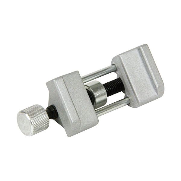 【用途】カンナ刃・ノミの刃研ぎの際の角度を固定するガイド。【機能・特徴】カンナ刃やノミの刃研ぎの際にネジの調節で、刃先の角度を研ぎたい角度に簡単に固定できます。切れ味の良い刃つけが可能です。【仕様】●刃幅：36mm〜70mmまで・刃の長さ：80mm以上のカンナ刃に対応。●刃幅：6mm〜36mmまで・刃の長さ：60mm以上のノミに対応。●刃の厚み：8mm以下。●本体：アルミ合金。大工道具 のみ彫刻刀鉋 のみ 他