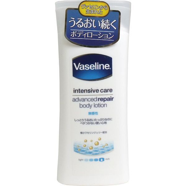 しっとりうるおいたっぷりなのにベタつかない使い心地♪極小ワセリンジェリーが肌の奥まで浸透し、うるおいを保ちます。●肌が乾燥しカサついたときに素早くケア♪●敏感肌にもお使いいただけます。●無香性。【商品区分：化粧品】【成分】水、グリセリン、パルミチン酸イソプロピル、ステアリン酸グリコール、パルミチン酸、ステアリン酸PEG-100、ステアリン酸、ジメチコン、ミネラルオイル、ステアリン酸グリセリル、ワセリン、セタノール、フェノキシエタノール、(アクリレーツ/アクリル酸アルキル(C10-30))クロスポリマー、メチルパラベン、TEA、プロピルパラベン、ステアラミドAMP、EDTA-2Na、BHT、トコフェロール【使用方法】・適量を手にとり、首・腕・脚など全身にお使いください。・液が出にくいときは、指でキャップをおさえ、容器の口元を下にして、数回強く振ってからお使いください。【ご注意】・肌に異常が生じていないかよく注意して使用する。・傷・はれもの・湿疹等、異常のあるところには使用しない。・赤み・はれ・かゆみ・刺激、色抜け(白斑等)や黒ずみ等の異常が現れたときは、使用を中止し、皮ふ科医等へ相談する。そのまま使用を続けると症状が悪化することがある。・目に入らないように注意し、目に入ったときは、すぐに洗い流す。・乳幼児の手に届くところに置かない。