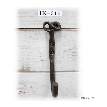 【商品説明】●ヴィンテージ風のフックです。●部屋の装飾品として模様替えをお楽しみください。●家具の補修、DIYにお使い下さい。●※安全荷重より重いものは絶対に掛けないでください●※万一の為、貴重品やこわれ易い物は掛けないでください●安全荷重(kg)：5●高さ(mm)：85●奥行(mm)：35●材質：鉄●付属品：鉄+丸皿木ネジ2.7×13mm GB2本