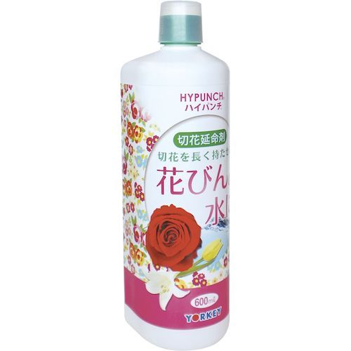 【商品説明】●お花を長持ち、切花延命剤●容量：600ml●原産国：日本●商品説明：【特徴】花瓶の水に少し混ぜるだけで、バランスの取れた栄養分を補給し、水の中のバクテリアやカビの発生を防ぎつつ、切花を美しく咲かせ、開花を長持ちさせます。バラ、菊、カーネーション、ユリ、ガーベラ、トルコ桔梗、カスミソウ、洋ランなどの切花の日持ちを良くします。つぼみを咲きやすくし、大きく開花させます。【使い方】ボトルのノズル部を反時計回りに回して、ノズルの首が伸びるとロックが解除され、使用できます。花瓶の水500ccに対してボトル原液を2回プッシュしてください。【ポイント】●花を切った後は、できる限り早く水あげしてください。●水あげの時は、水中で、鋭利な清潔な刃物などで、茎を傷めないようにナナメに切断するのが理想です。●腐敗の原因になります。水につかる部分は茎だけ残し、余分な葉や花は取り除いてください。花器は水洗いで雑菌を流し、清潔にしてからお使いください。●水を足す時も同様に本品を混ぜ希釈してください。●涼しく、乾燥していない環境が理想です。●注意事項：直射日光の当たらない、冷暗所にて保管してください。