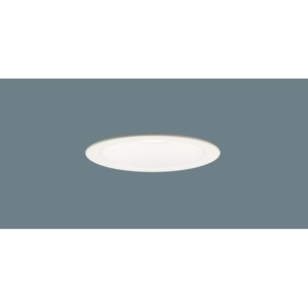 【商品説明】●天井埋込型　LED（温白色）　ダウンライト　浅型8H・高気密SB形・拡散タイプ（マイルド配光）　調光タイプ（ライコン別売）／埋込穴φ100　白熱電球100形1灯器具相当【光源】●LED（温白色タイプ）　●色温度：3500 K　●光源寿命40000時間（光束維持率70％）【寸法質量】●埋込穴径：φ100 mm　●埋込高：80 mm【仕様注意事項】●器具光束：775 lm　●電圧：100 V　●消費電力：8.2 W　●消費効率：94.5 lm/W●【アルミ枠】ホワイトつや消し●天井埋込型、埋込穴φ100、浅型8H・高気密SB形・拡散タイプ（マイルド配光）●Ra83【適合ライトコントロール】リビングライコンNQ28752WK （別売）【適合ライトコントロール】リビングライコンNQ28752SK （別売）【適合ライトコントロール】リビングライコンNQ28732WK （別売）【適合ライトコントロール】リビングライコンNQ28732SK （別売）【適合ライトコントロール】リビングライコンNQ28751WK （別売）【適合ライトコントロール】リビングライコンNQ28751SK （別売）【適合ライトコントロール】リビングライコンNQ28770W （別売）【適合ライトコントロール】リビングライコンNQ28770H （別売）【適合ライトコントロール】LED埋込調光スイッチB（ロータリー式）WT57511W （別売）【適合ライトコントロール】LED埋込調光スイッチC（ロータリー式）WTC57521W （別売）【適合ライトコントロール】LED埋込調光スイッチ（ロータリー式） （3.2A）WTC57523W （別売）【適合リニューアルプレート】LGK02000【適合リニューアルプレート】LGK02001【適合リニューアルプレート】LGK02004【適合リニューアルプレート】LGK02005●100形電球1灯器具相当●55度までの傾斜天井に取付可能●位相制御式（2線式）●入力電流（100V時）：0.09 A●適合ライコン（別売）との組み合わせで100％〜1％調光可能●配光については斜天井対応となっていません。●施工時、埋込高さは80mm必要となります。●直下近接限度10cm