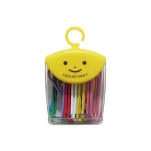 【商品説明】●収納便利なスライド式ケース入りのクリップシリーズ。ツレテッテ。●材質：本体：ポリエチレン被膜・亜鉛メッキ鉄線●本体サイズ：1．7×17×51mm●本体重量：2．13g●パッケージサイズ（WDH）：81×50×28mm　●パッケージ重量：50g　●仕様：全長53mm　●入数：約14本　●色：赤・ピンク・紫・緑・黄・白・青の7色アソート