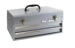 ITEM No. 明　　細 L(mm) W(mm) H(mm) 重量(kg) 価格（） JANコード Y983020 ♯Y302 555 240 220 8.6 OPEN 680028 Y983020B ♯Y302B 555 240 220 8.6 OPEN 605120 Y983020G ♯Y302G 555 240 220 8.6 OPEN 605137 Y983020S ♯Y302G 555 240 220 8.6 OPEN 606929 <引出しサイズ>　　 l 505&times;W 215&times;h 50　2Tray