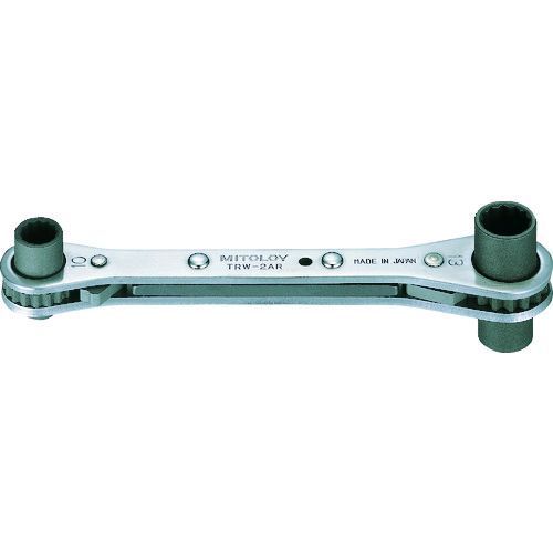 水戸工機メーカーお問い合わせ：029-251-5111【特長】●1丁で4サイズに対応します。●電設作業や水まわり設備作業に大変便利です。●ロングソケットタイプなので各種ラックに使いやすい長さになっています。●安全ロープ取り付け穴を設けています。●本締め可能です。●落下防止用ループ取り付け用穴付です。【用途】●ボルトナットの締め・緩め用。【仕様】●厚さ(mm)T1：26.5●全長(mm)：166●対辺寸法(mm)：8×10、12×13●厚さ(mm)T2：40【材質／仕上】●本体:ステンレス（SUS420J2）【原産国】日本