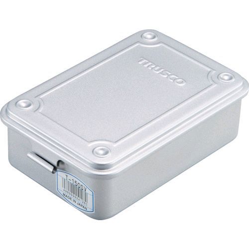 【特長】●ハードな使用に耐える頑丈なプレス一体型です。●片開き構造です。●四隅に横滑り防止用凹凸が付いており積み重ねに便利です。【仕様】●色：シルバー●外形寸法(mm)間口：154●外形寸法(mm)奥行：105●外形寸法(mm)高さ：52....