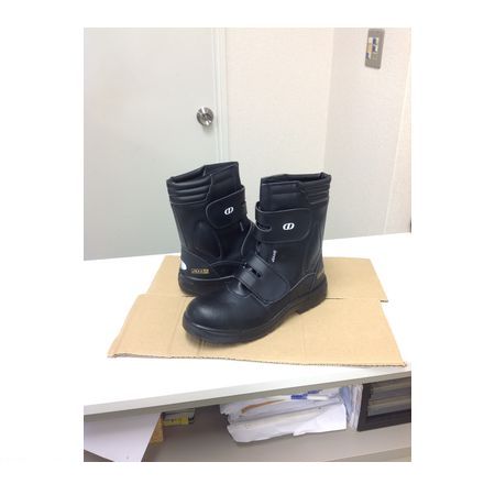 &nbsp;ジーデージャパン&nbsp;03-3832-8151【商品説明】■女性サイズからの対応。■先芯部に本革、踵部に反射材を使用しております。■クッション性のある軽量ウレタン底を使用しております。■JSAA　A種合格■耐油性■反射材使用■サイズ展開：23.0〜27.0、28.0、29.0、30.0■甲被：天然皮革（先芯部）+合成皮革■先芯：樹脂■靴底：ウレタン■ワイズ：4E■重量：片足約500g/26cm4560153017592