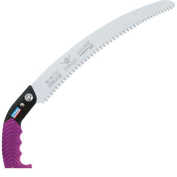 【商品説明】■用途：枝打ち、果樹及び一般剪定鋸■曲刃■三段刃：4.0mm＋3.5mm＋3.0mm　ピッチ■衝撃焼入れ■ハードクロームメッキ■アサリわけなし■胴研磨刃■重量：370g■材質：(1)鋸刃：高級炭素鋼　(2)鞘：PP　(3)柄：PP+エラストマー■全長：530mm（鋸収納時）■使用時：470mm■刃渡り：330mm■替刃品番：GCW-331-LMH■付属品：鋸刃用鞘■注意事項：(1)用途以外の仕様は御遠慮ください(2)刃は必ず弊社鋸、純正替刃をご使用ください。■山林や果樹園、造園や一般家庭で、太い木や細い木を一度にいろいろ剪定される人には、荒目と中目用の鋸を切り替える必要がないので大変便利です。太い木を切っても、切断力は荒目と変わらず大変良く切れます。サムライ 神沢精工 GCW-330-LMH サムライ 侍大将　330mm 剪定鋸4981049633021