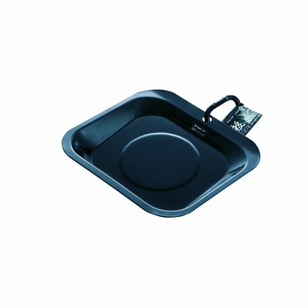 【商品説明】●特徴●ステープルやビスなどが固定でき、簡単に取り出せるので、作業の時短に最適です。●コーススレッド120mmまで対応可能です。●トレー本体は傾斜があり、カラビナで取り付けた際は体への密着性を高め、不意な跳ね上がりを防止するとともに、ビスなどが取りやすい形状になっています。●カラビナ付で腰回りやハーネスなどに取付可能です。●腰回りに彩りを与えるカラーバリエーションがあります。●仕様、規格●トレーサイズ(mm)：170x160x18●吸着面(mm)：φ85x13●吸着力(N)：10(収納面4)●磁束密度(mT)：90(収納面60)●カラー：ツヤブラック●製品重量　390g●材質●本体：ステンレス●磁石：フェライト磁石