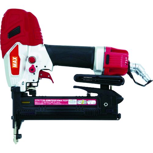 マックスメーカーお問い合わせ：06-6444-2035【特長】●常圧4MAフロアステープル用エアネイラです。●低反動なので機械のヘッドを押さえず片手でラクに打ち込めます。【用途】●内装フロア。【仕様】●高さ(mm)：254●幅(mm)：68●全長(mm)：284●適合ステープル肩幅×長さ(mm)：4×19〜38●ステープル装填数(本)：84(一連)●ステープル装填数：84本【仕様2】●使用空気圧：0.4〜0.8MPa●使用温度範囲：5〜60℃●エアダスタ機構搭載●フリープラグ付【セット内容／付属品】●保護メガネ●ジェットオイラ（油入り）●平打ちアタッチメント【原産国】日本