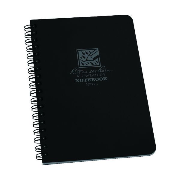 【特長】●紙に特殊なコーティングがされており、いかなる天候下でも使用できる野外作業用のメモ帳です。●紙が濡れている状態でも鉛筆、専用のペン、グリースペンシル、クレヨン、オイルパステルなどで書き込みすることが可能です。●紙が乾いている状態であれば通常のボールペンでも書き込みが可能です。●水だけでなく汗や泥などで汚れても使用可能なため、様々なシーンでご使用いただけます。【仕様】●色：ブラック（グレー地　グレーインク）●タイプ：ユニバーサル・32枚●縦(mm)：178●横(mm)：117【原産国】アメリカ