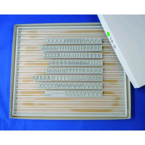 山崎産業メーカーお問い合わせ：0120-941-239【特長】●フラットスタンプ/ロールマーカーで使用する差替え式ゴム活字です。●印面の裏側が凸面仕様になっていて、印字内容を自由に設定できます。【仕様】●文字サイズ(mm)：8●足数(本)：3【仕様2】●Yタイプ(英字セット)【材質／仕上】●ゴム（グレー）【注意】●本体のリブベース寸法、足数とゴム印の足数をご確認ください。【原産国】日本