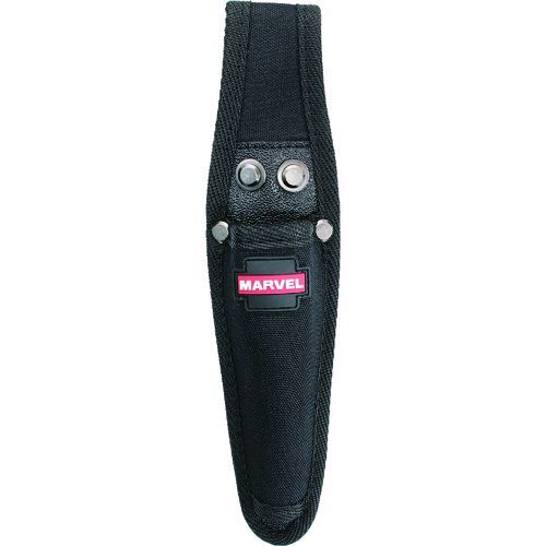 マーベルメーカーお問い合わせ：06-6762-3552【特長】●背面に樹脂板を付け、引っ掛かりがなく、工具の抜き差しがしやすくなっています。●先端が本体にきっちり収まり、床などを傷つけないドライバー差しです。●エッジを効かせた安心のホールド感を実現したペンチ差しです。【用途】●ドライバー2本差し【仕様】●色：ブラック●形状：ドライバー1本差し●幅(mm)：57●奥行(mm)：35●高さ(mm)：250【仕様2】●実用新案登録済●樹脂板付【材質／仕上】●本体生地：600デニールポリエステルオックス（裏面ポリウレタンコーティング）●PVCボード●スチール●アクリルテープ【原産国】ベトナム