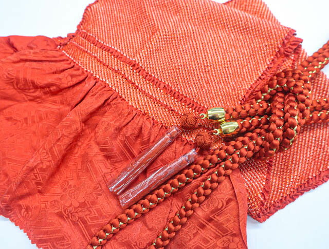 寸法　品質 素材：正絹 ■サイズ 帯揚げ 長さ：約114cm 幅　：約18cm 色　：赤茶 帯締め 長さ：約172cm（房含む） 色　：茶色 ※リサイクル商品ですので、記載しております。 ※中古の商品だという点を御理解の上、ご購入くださいますようお願い申し上げます。 ※商品画像につきましては、パソコンの機種・モニターなどにより、現品と色の違いが出る場合があります。 ※詳細は商品画像にてご確認ください。 商品説明 リサイクル商品のため帯揚げに着用ジワがございますが綺麗な状態のお品物です。 撮影：北川　検品：北川　画像：野阪　入力：野阪【アイディーネットのリサイクル・アンティーク着物 茶道具】【着物】和装小物 帯揚げ帯締めセット 帯揚 帯締 振袖用 絞り 丸組 金糸 23W-10967