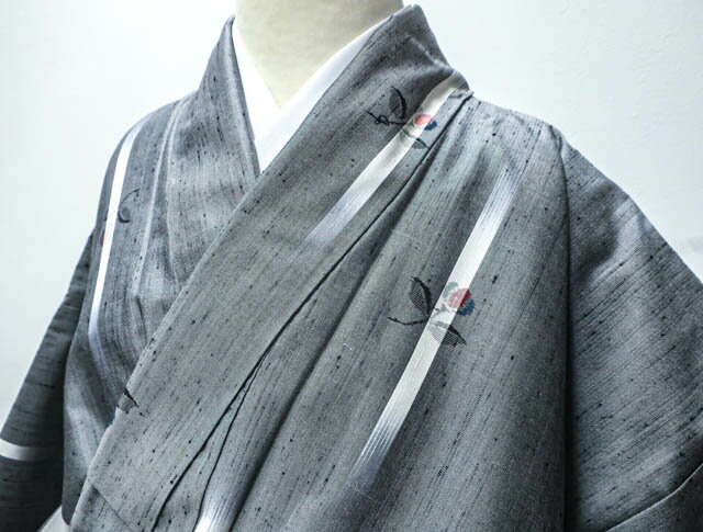 樂天商城 - 【IDnet】【着物】 十日町紬 紬 椿文様 身丈約161cm 裄丈約66.5cm 24Z-2217[リサイクル着物 仕立て上がり 和服 アウトレット 着付け教室 お茶 カジュアル 初詣 袴 お出掛け 街着 観劇 普段着 お食事会 通販 アイディーネット きもの]