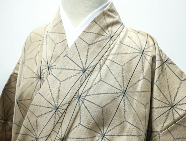 寸法　品質 身丈:約159.5cm（肩から) 裄丈:約63cm 袖丈:約49.5cm 後幅:約29cm 前幅:約25cm ※リサイクル商品ですので、記載しております。 ※中古の商品だという点を御理解の上、ご入札くださいますようお願い申し上げ...