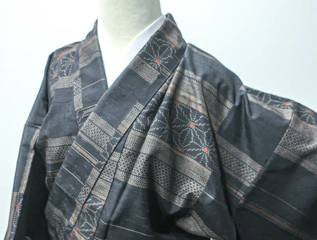 Pleated Skirt - 【IDnet】【着物】 紬 横段に麻の葉文様 身丈約160cm 裄丈約62.5cm 24Z-2029[リサイクル着物 仕立て上がり 和服 アウトレット 着付け教室 お茶 カジュアル 初詣 袴 お出掛け 街着 観劇 普段着 お食事会 通販 アイディーネット きもの]