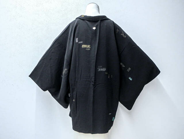 Haori - 最大88%OFF【中古】 リサイクル着物 羽織 黒羽織 一つ紋 金糸 古典文様 羽織紐無し 身丈約79.5cm 裄丈約64cm 24Z-434【リサイクル着物 着物羽織 和装羽織 着物カーディガン 和モダン 着物コート 羽織物 お出掛け きもの】IDnet