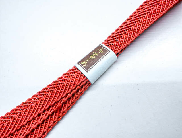 寸法　品質 素材：正絹 地色：薄赤 ■サイズ 長さ：約162cm（房含む） ※リサイクル商品ですので、記載しております。 ※中古の商品だという点を御理解の上、ご購入くださいますようお願い申し上げます。 ※商品画像につきましては、パソコンの機種・モニターなどにより、現品と色の違いが出る場合があります。 ※詳細は商品画像にてご確認ください。 商品説明 リサイクル商品としては、良い状態のお品です。 撮影・検品：北川　画像：野阪　入力：松田【アイディーネットのリサイクル・アンティーク着物 茶道具】【着物】和装小物 　帯締め　夏物　平組　シンプル　24W-2076