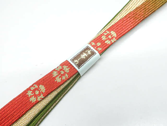 寸法　品質 素材：正絹 地色：抹茶・橙 ■サイズ 長さ：約160cm（房含む） ※リサイクル商品ですので、記載しております。 ※中古の商品だという点を御理解の上、ご入札くださいますようお願い申し上げます。 ※商品画像につきましては、パソコンの機種・モニターなどにより、現品と色の違いが出る場合があります。 ※詳細は商品画像にてご確認ください。 商品説明 リサイクル商品としては、良い状態のお品です。 撮影：北川　検品：北川　画像：野阪　入力：野阪【アイディーネットのリサイクル・アンティーク着物 茶道具】【着物】和装小物 帯締め 帯締 高麗組 花文 金糸 24w-5367