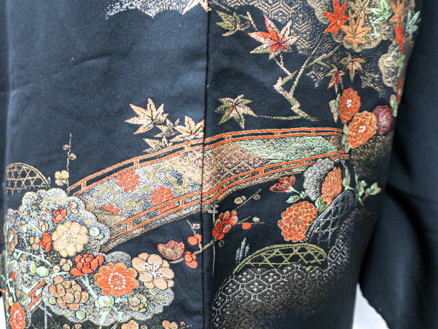 【IDnet】【着物】黒羽織　絵羽柄　古典柄　羽織紐付き　24z-3673【リサイクル】【中古】